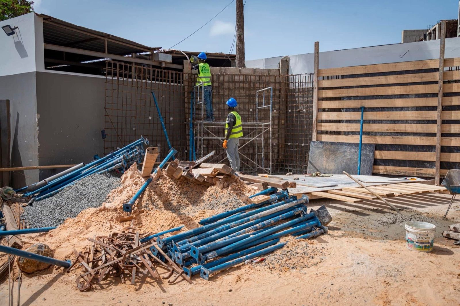 Chantier de construction — ferraillage et coffrage