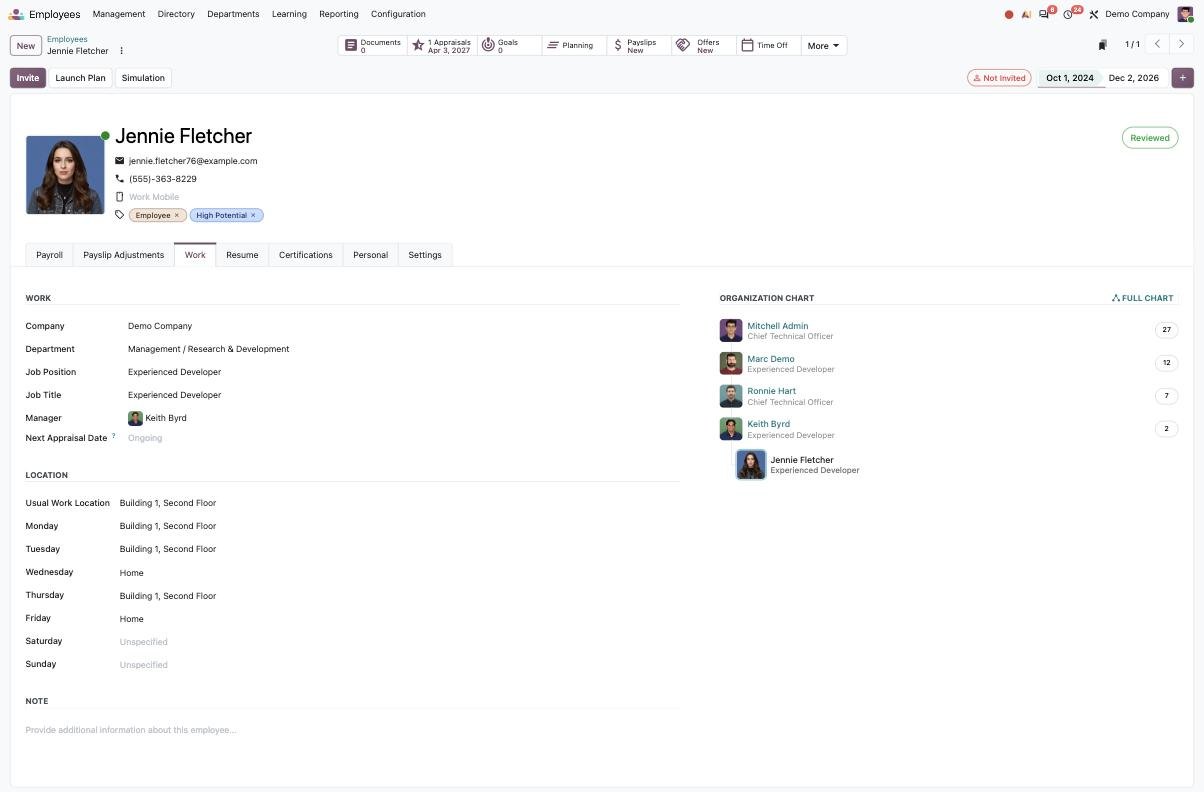 The Work tab of an employee record: work location day by day and org chart (Odoo demo database, fictitious data)
