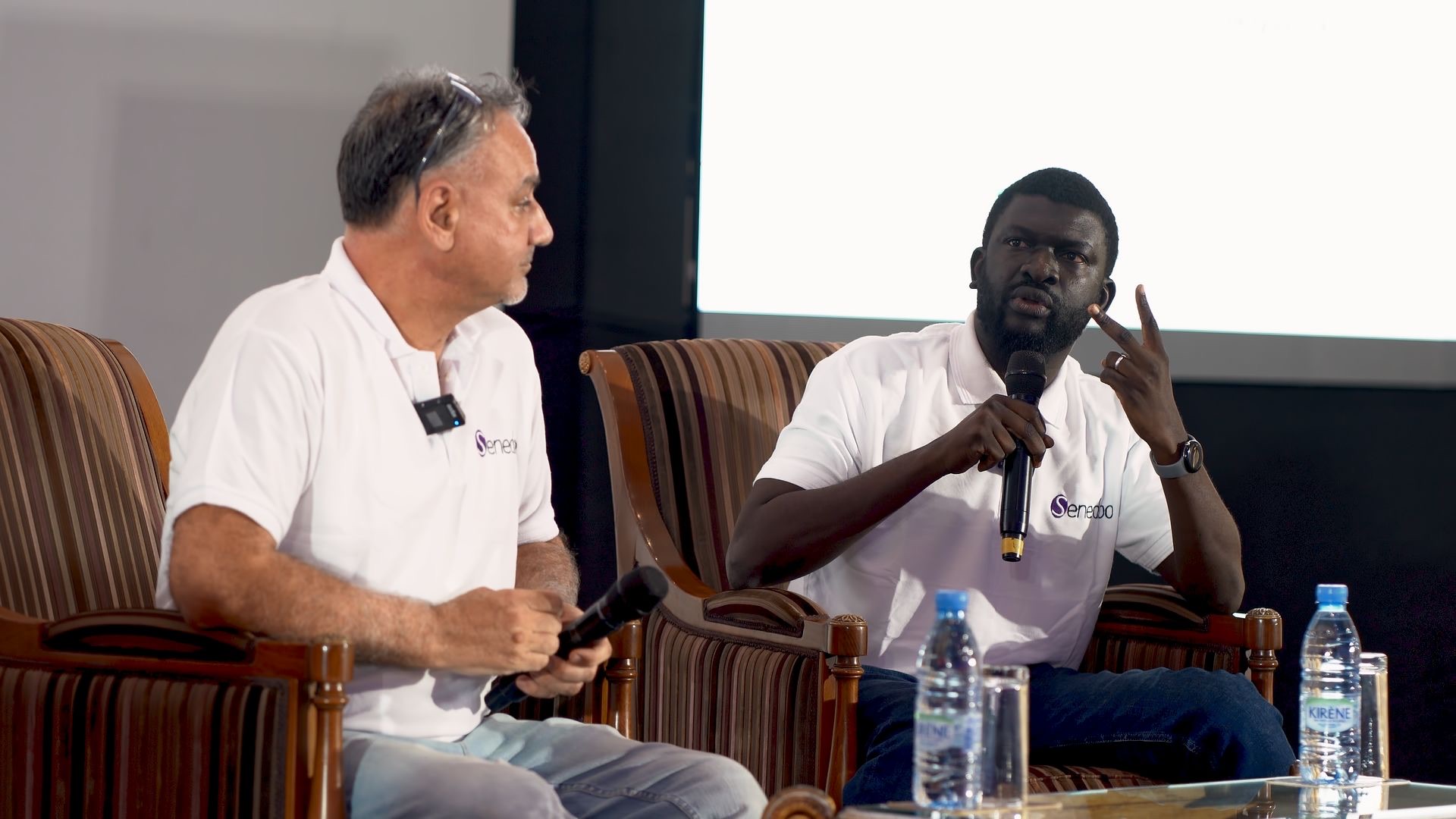 Les fondateurs de Senedoo sur scène, à Dakar